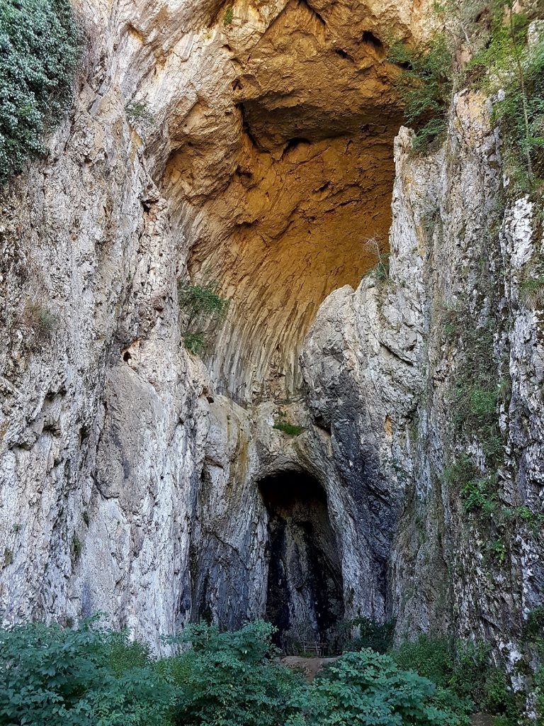Sam ulazu pećinu