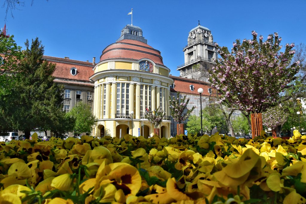 Gradska kuca u Senti sa tornjem u kojem se nalazi spomen vidikovac bitke kod Sente