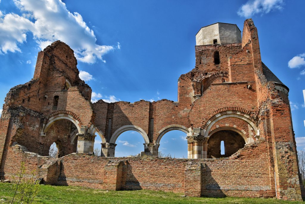 Srednjovekovna crkva Arača