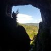Silueta glave mamuta formirana od svetlosti na izlazu iz Potpecke pecine.