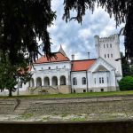 Pogled na dvorac i bazen