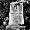 Crno beli prikaz nadgrobnog spomenika Vuka Stefanovica Karadzica u Becu sa vidljivim natpisom na cirilici i godinom 1864