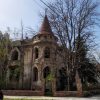 Napuštena Pinova vila u Zrenjaninu fasada u stilu romantizma sa kulom