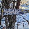 Drvena tabla sa natpisom Tek na vrhu vidiš svrhu na vidikovcu Molitva iznad meandara Uvca
