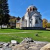 Pogled na Bogorodicinu crkvu manastira Studenica od belog mermera sa centralnom kupolom i prozorima
